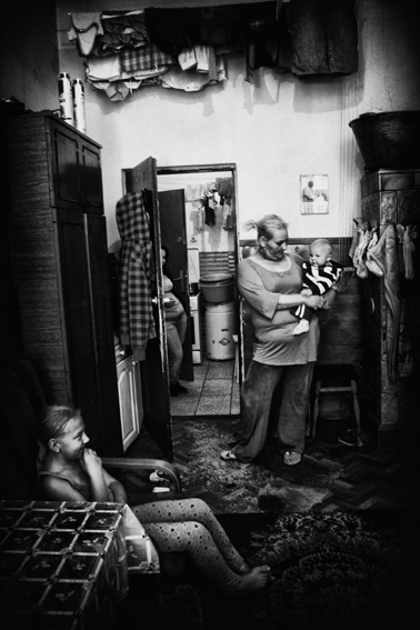 2012.07.19 Poland, Wroclaw,Pani Gosia z dziecmi czeka na wię