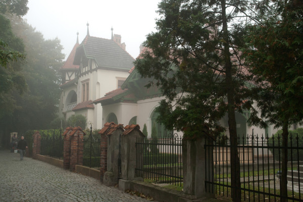 Aleja pod Kasztanami. Zabytkowe kamienice fot Irena Gałuszka (1)