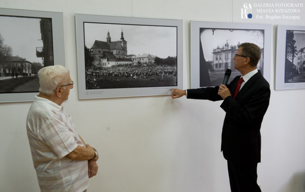 Rzeszów Janusza wernisaż_13_BOGDAN_SZCZUPAJ